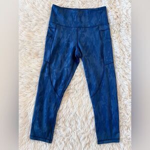 Zyia Athletic Leggings Blue Camo Pockets Size 6-8 Capri Length